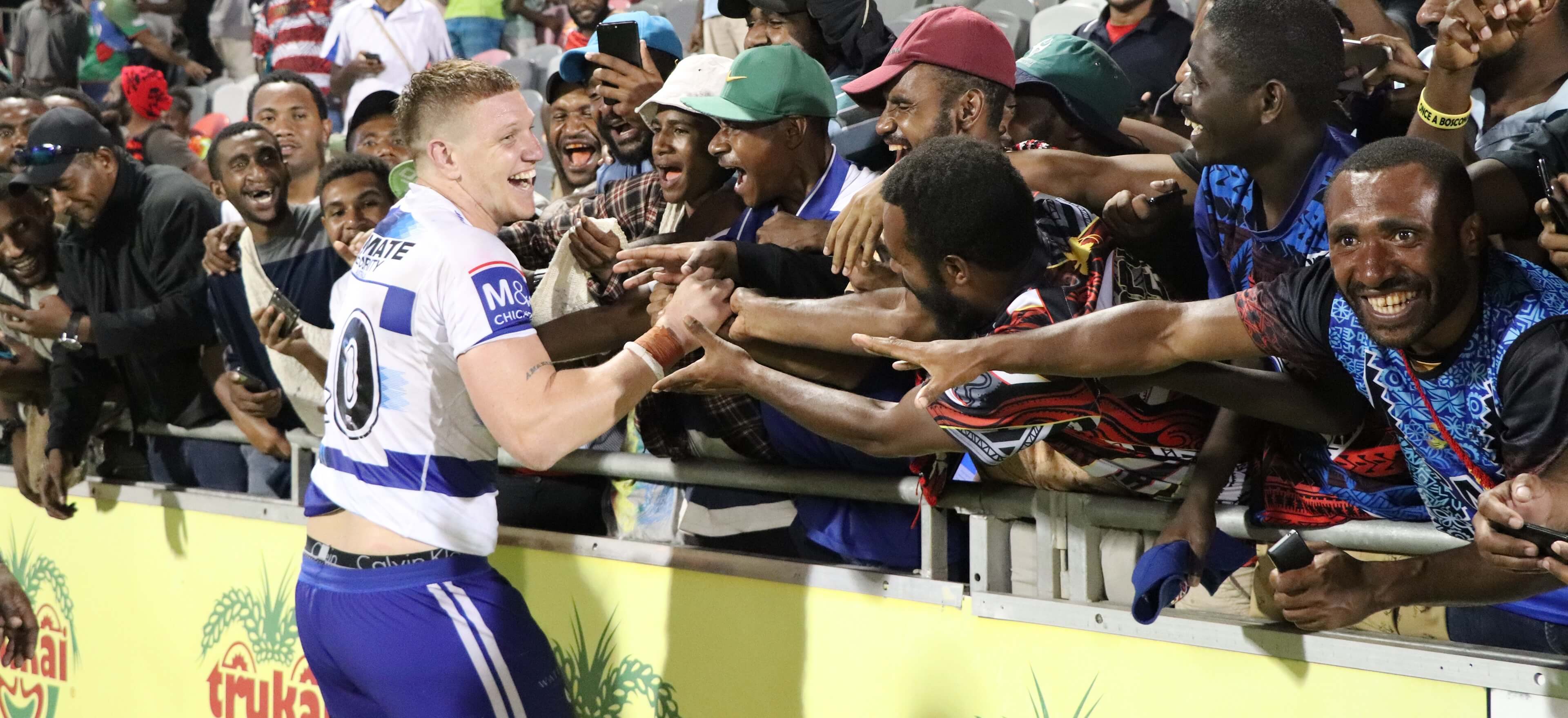Rugby league players meet fans in Port Moresby
