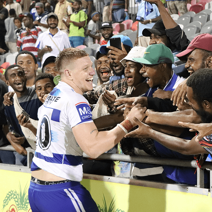 Rugby league players meet fans in Port Moresby