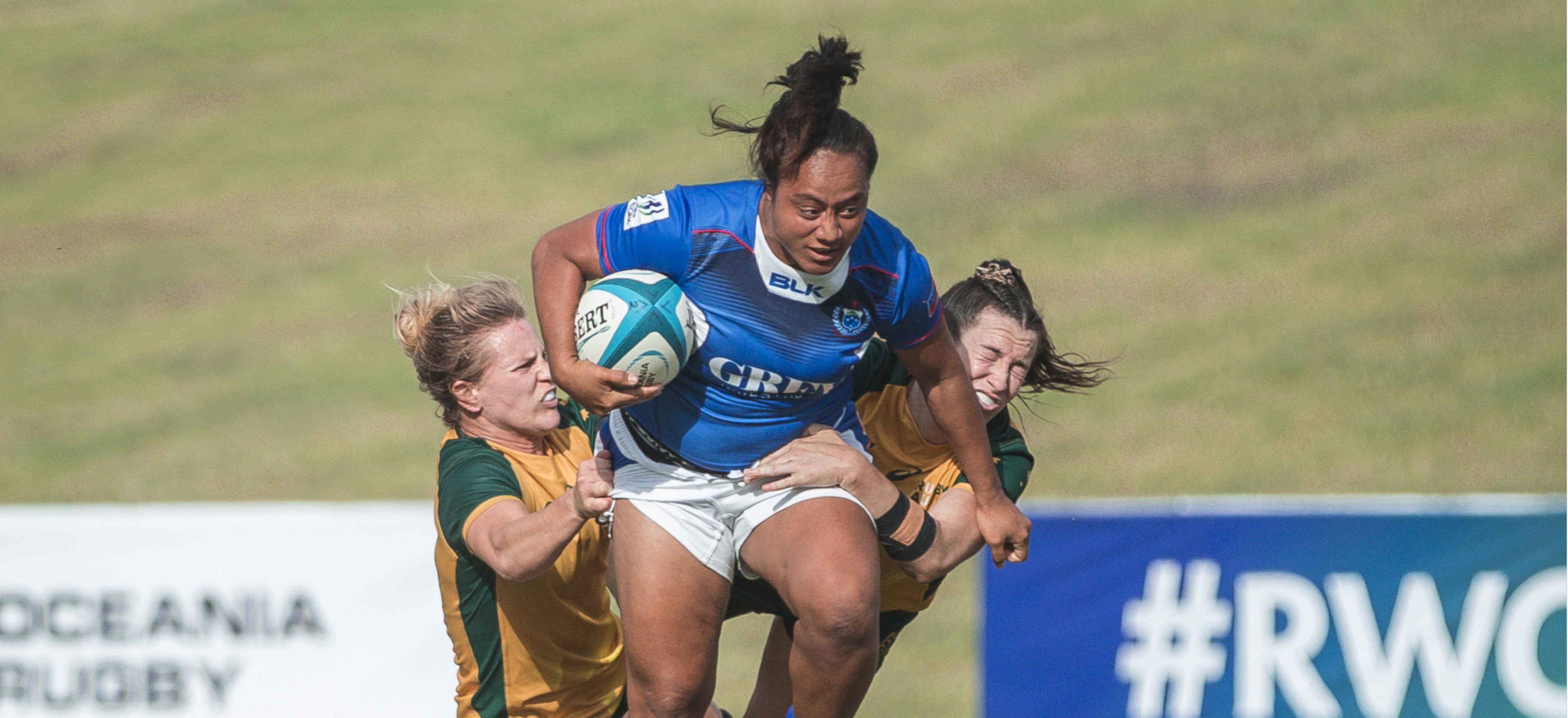 Samoan player tackled by two Australian players