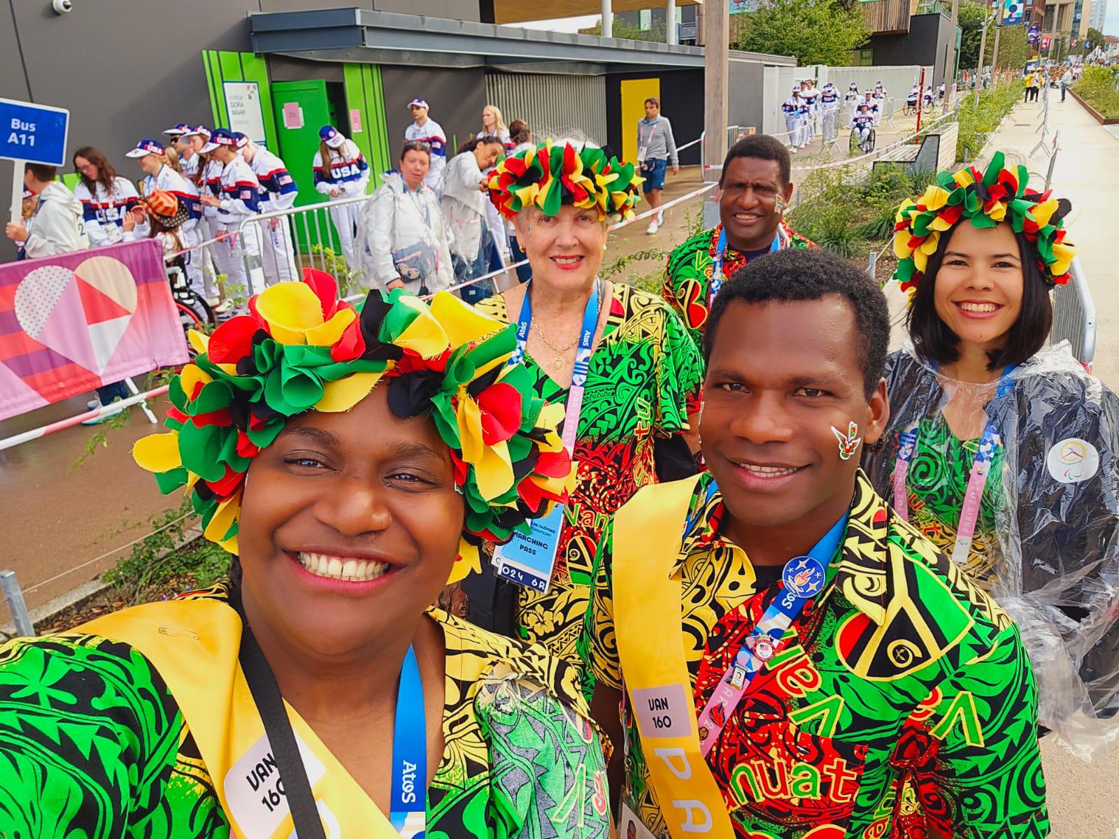 Vanuatu’s Elie Enock (left) and Ken Kahu (right)